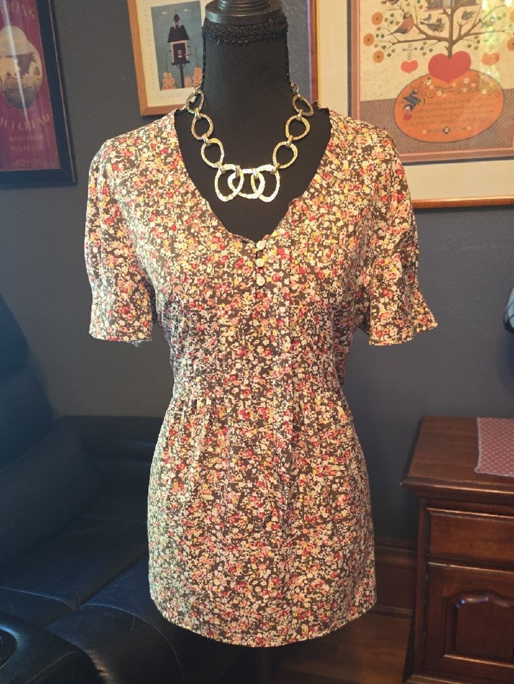 Izod Floral Pleated Top, Pink and Red Size Large.